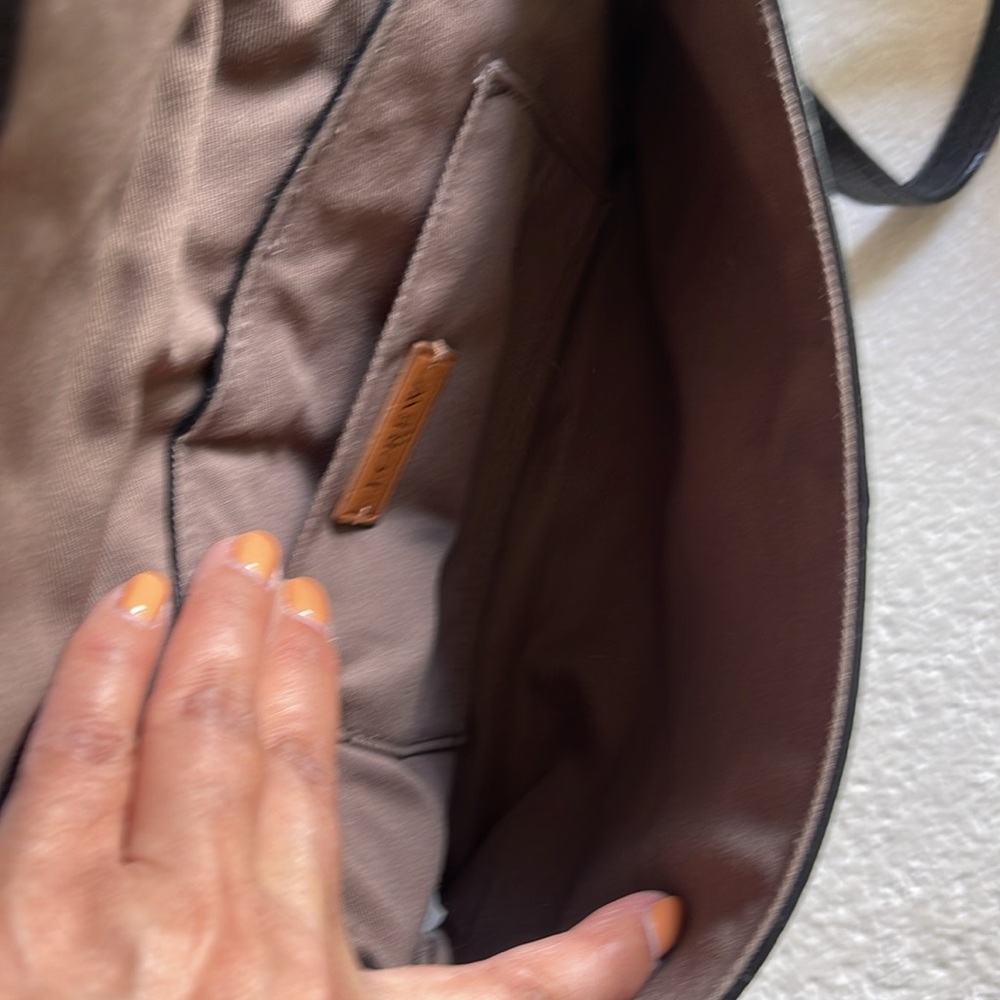 100% Leather J. Crew clutch Crossbody with Removable Straps. - Picture 5 of 6
